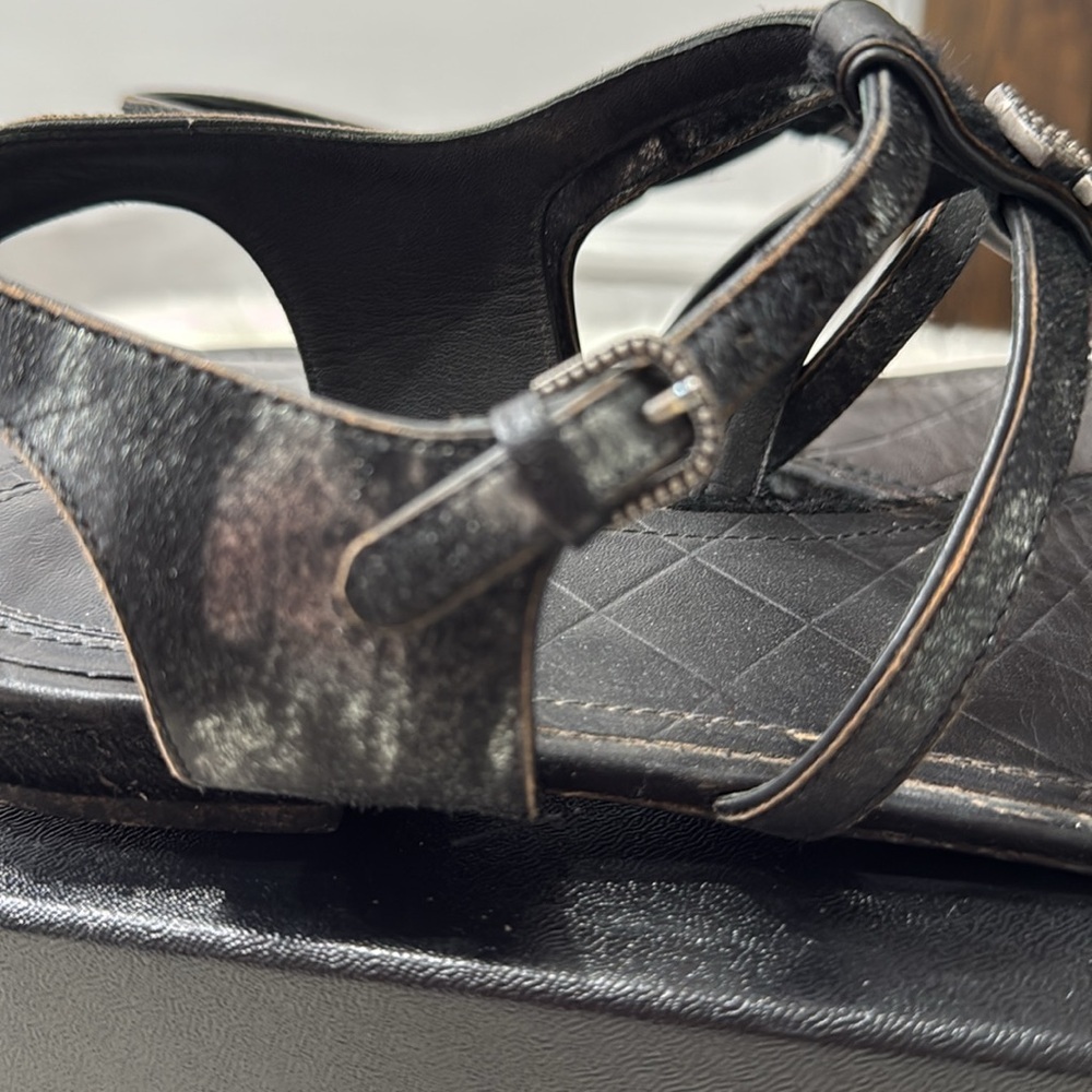CHANEL Interocking CC Logo T-Strap Sandals - Picture 9 of 16